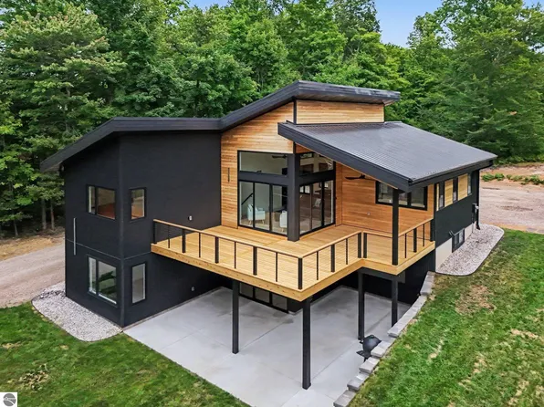 5228 Hanna Rd, Williamsburg, MI 49690