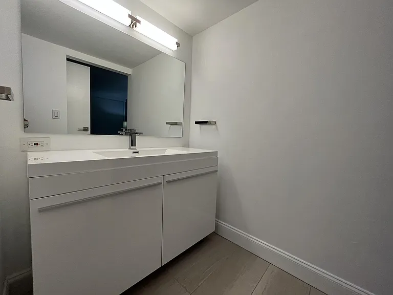 16919 N Bay Rd #108-1 — Photo 7