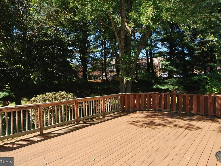 15705 Anamosa Dr — Photo 26