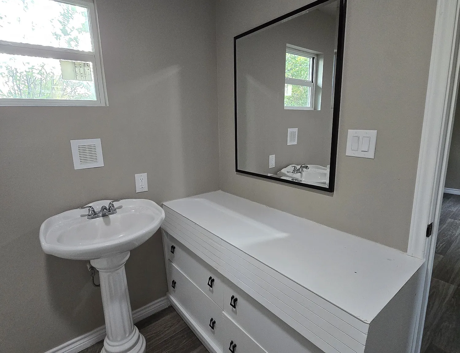 2 bed, 968 sqft, $1,100 — Photo 2