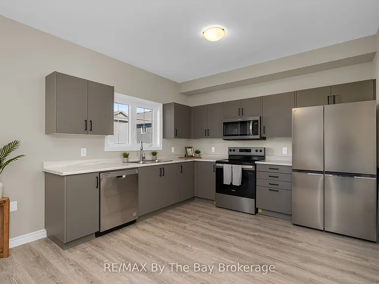 214 Cubitt St — Photo 9