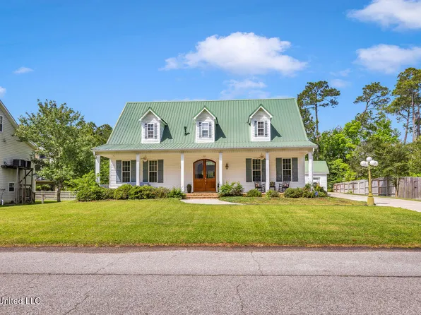 630 Royal Oak Dr, Pass Christian, MS 39571