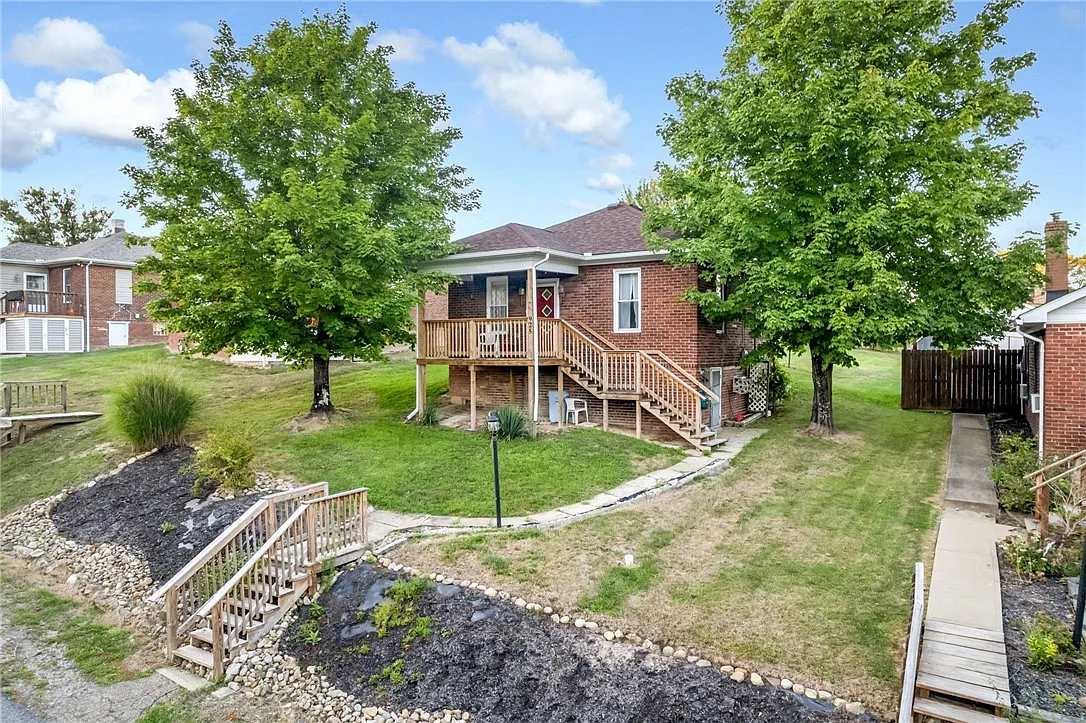 925 Mary St photo 1