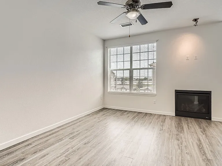 9185 Wilde Ln #301 — Photo 4