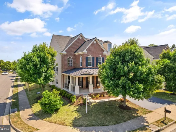 42190 Frontier Spring Dr, Chantilly, VA 20152