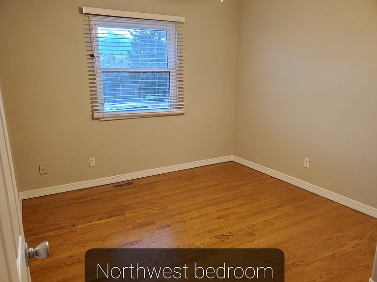 924 Ellston St — Photo 9