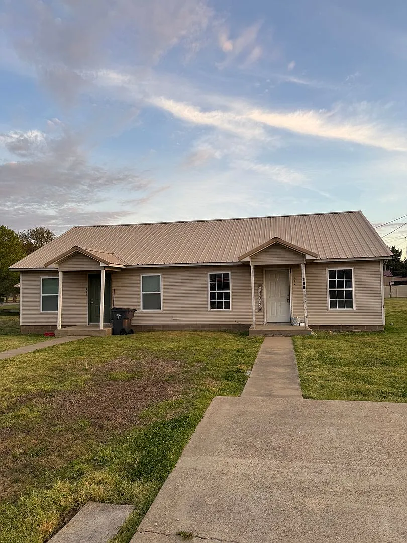 Building Photo - 106 Fuller St