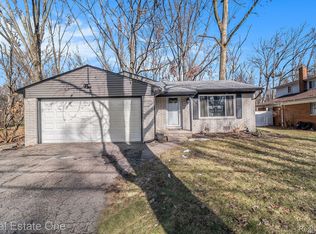 20620 Woodburn Dr, Southfield, MI 48075