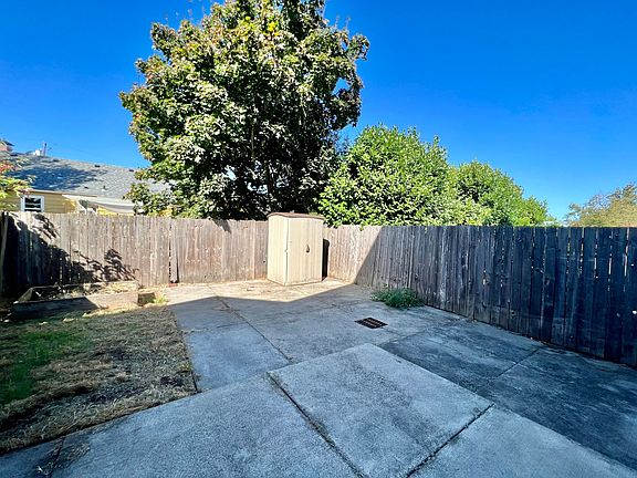 2nd image of 6113 NE 8th Ave