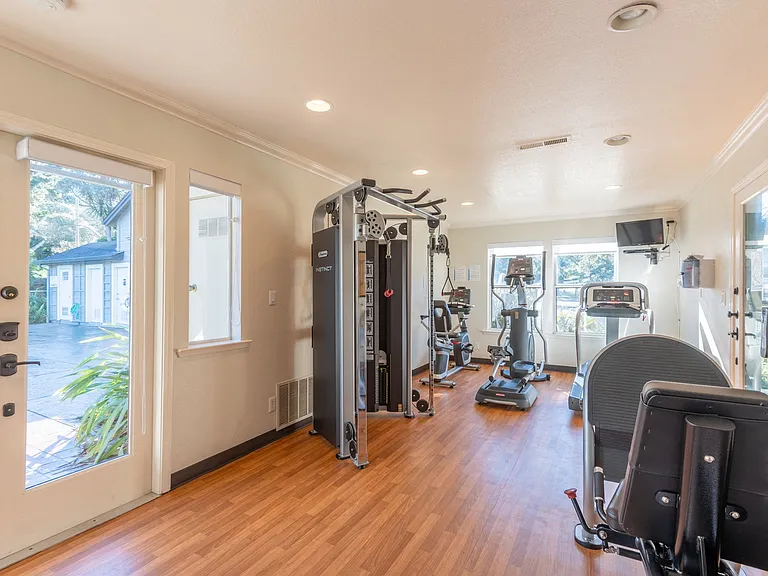 Seventeen Mile Drive Village Apartment Homes — Photo 10