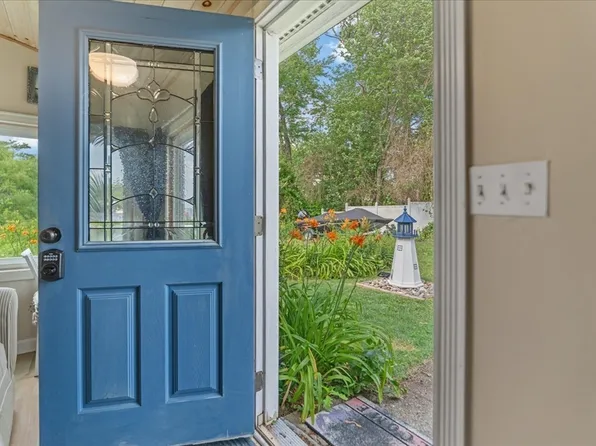 15 Charles St, Lakeville, MA 02347