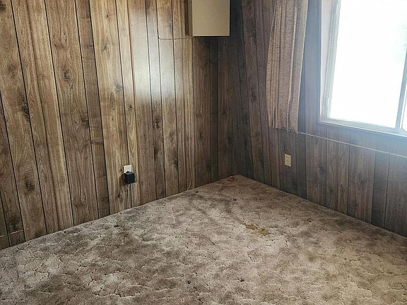 5th image of 102 Short Rd