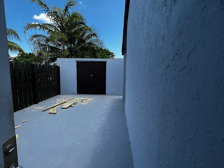 12401 SW 20th Ter — Photo 3