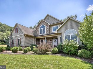 615 Blue Lake Rd, Denver, PA 17517