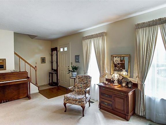 4th image of 3348 Brookpoint Ln #6