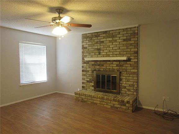 5th image of 912 Meadowbrook Dr