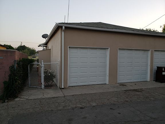 3rd image of 1213 W Burbank Blvd