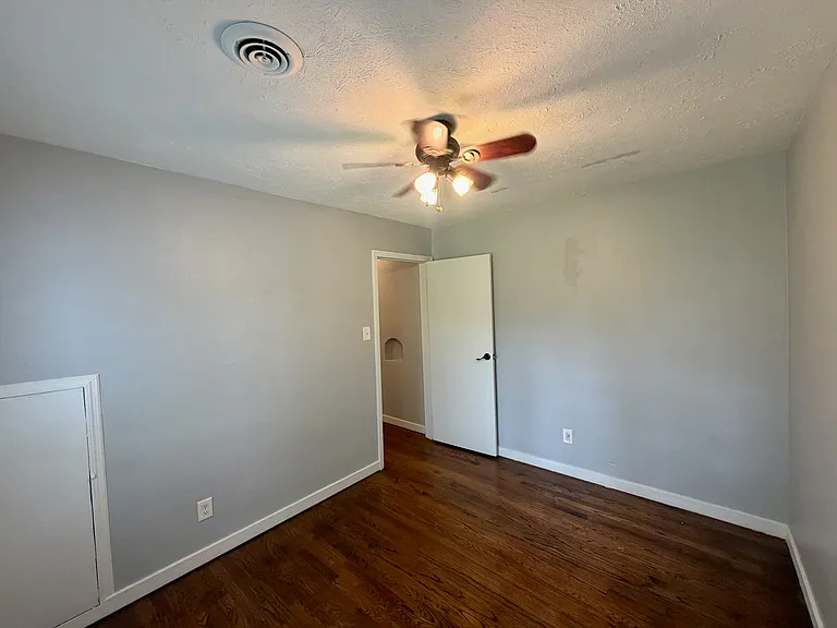 416 W Wenger Rd — Photo 23