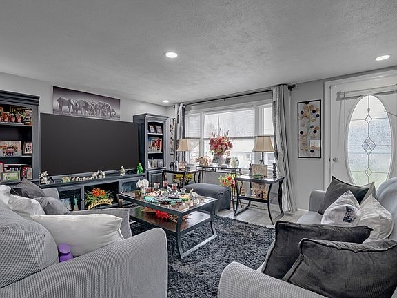 4th image of 23 Chartier Ln