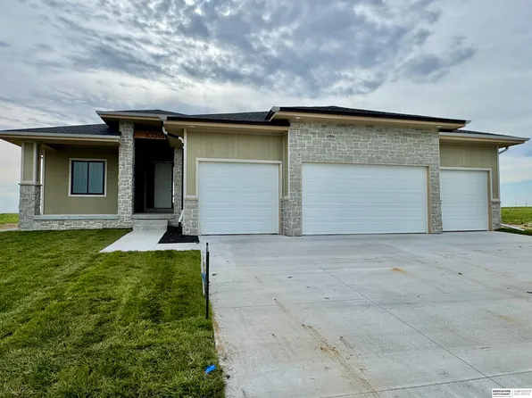 10316 S 212th St, Gretna, NE 68028