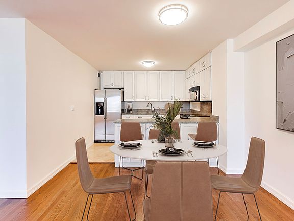 5th image of 555 W Cornelia Ave APT 1511