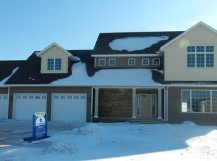 279 Monarch Ln, Grand Forks, ND 58201