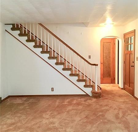 2nd image of 400 Chaucer Dr