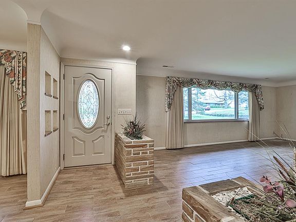 4th image of 8555 Lynnehaven Dr