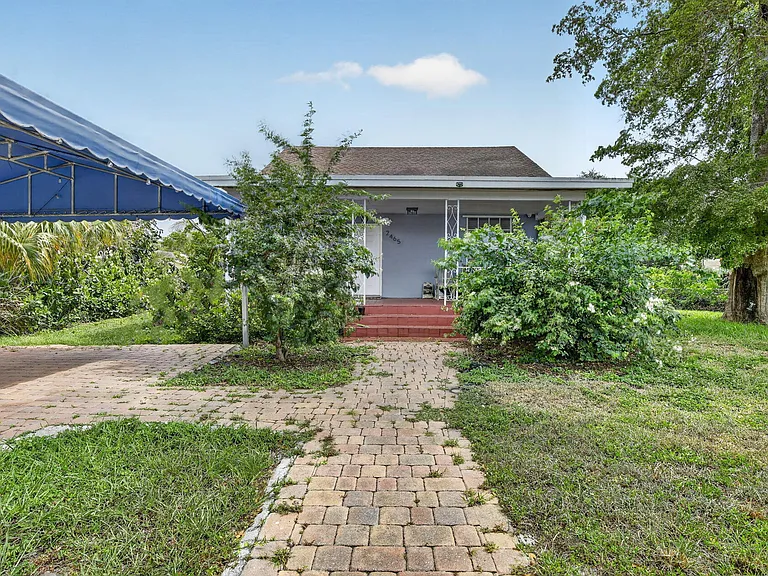 2465 Taylor St — Photo 1