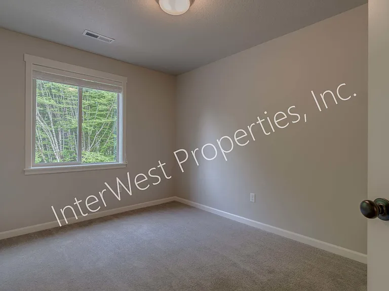 10316 NE 61st Cir — Photo 15
