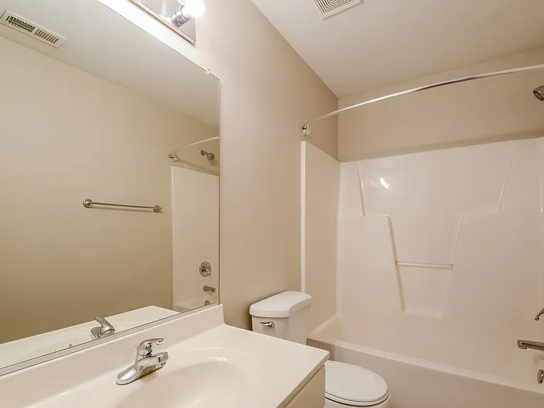 1910 Sterling Hill Dr — Photo 16