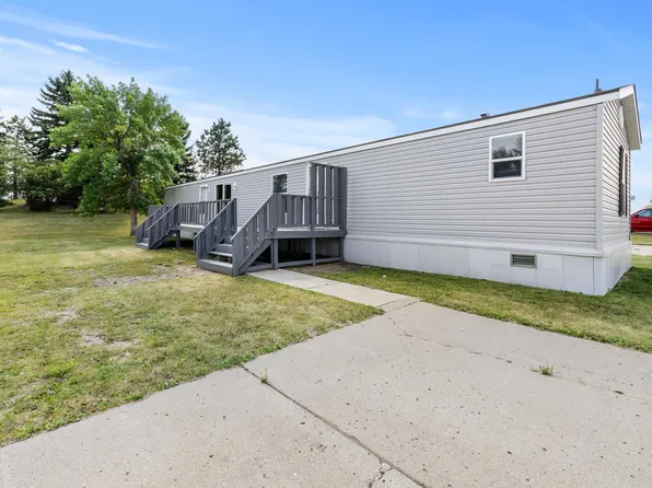 405 31st Ave, Minot, ND 58701