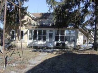 S10698 Troy Rd, Sauk City, WI 53583