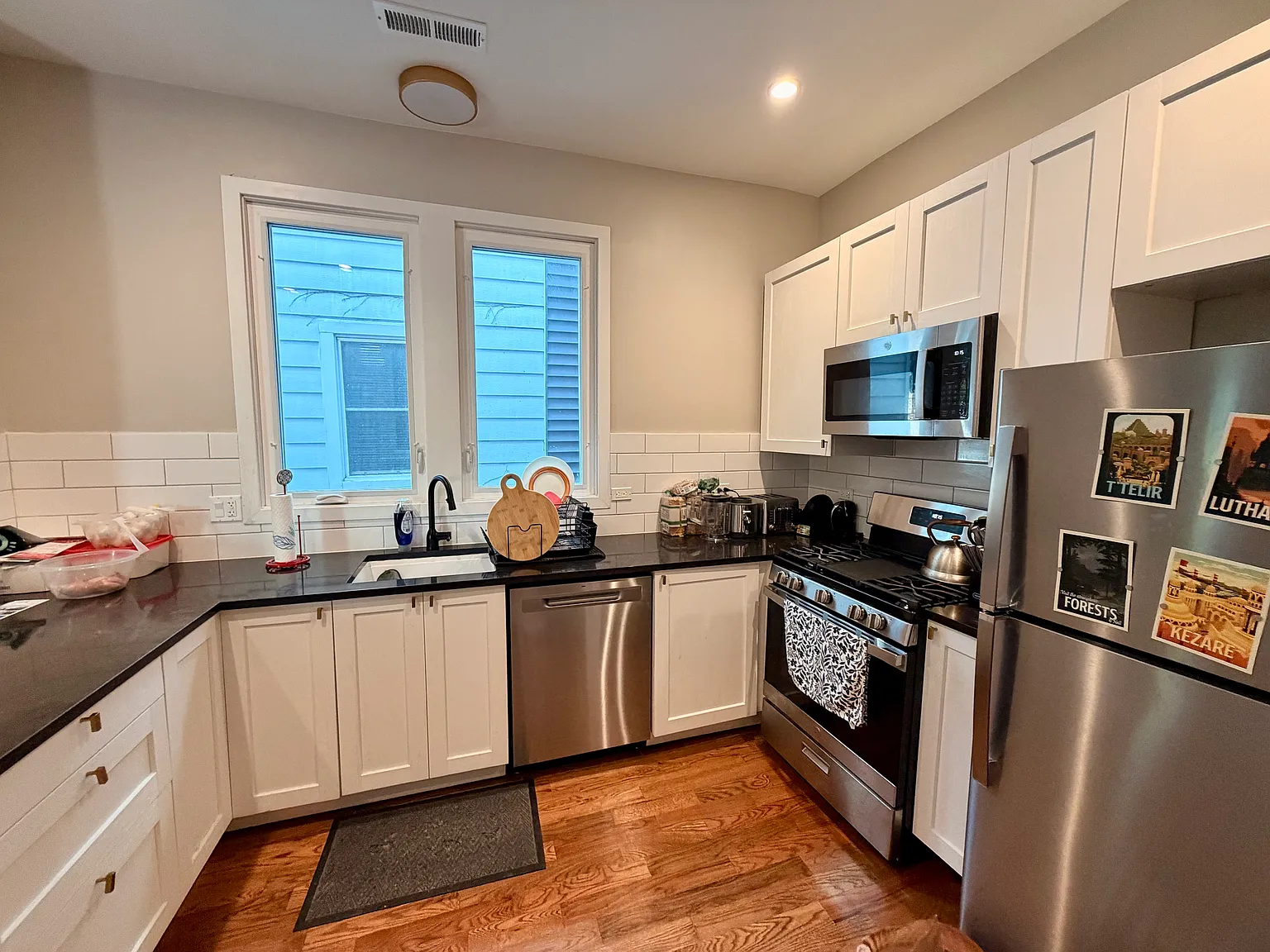 2621 W Homer St — Photo 2