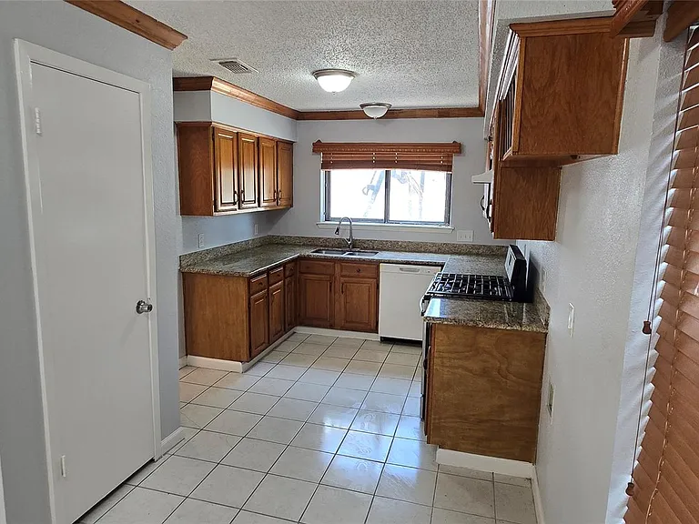 6311 Dawnridge Dr — Photo 9