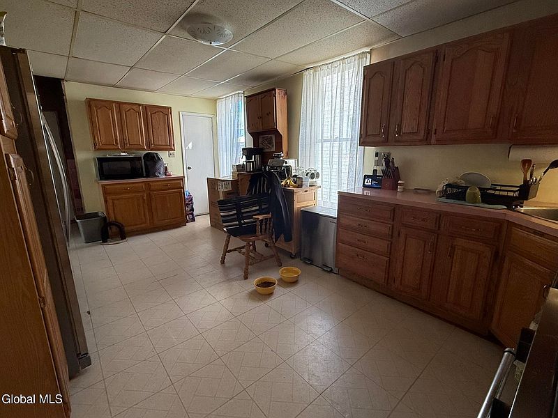 5th image of 885 Emmett Street
