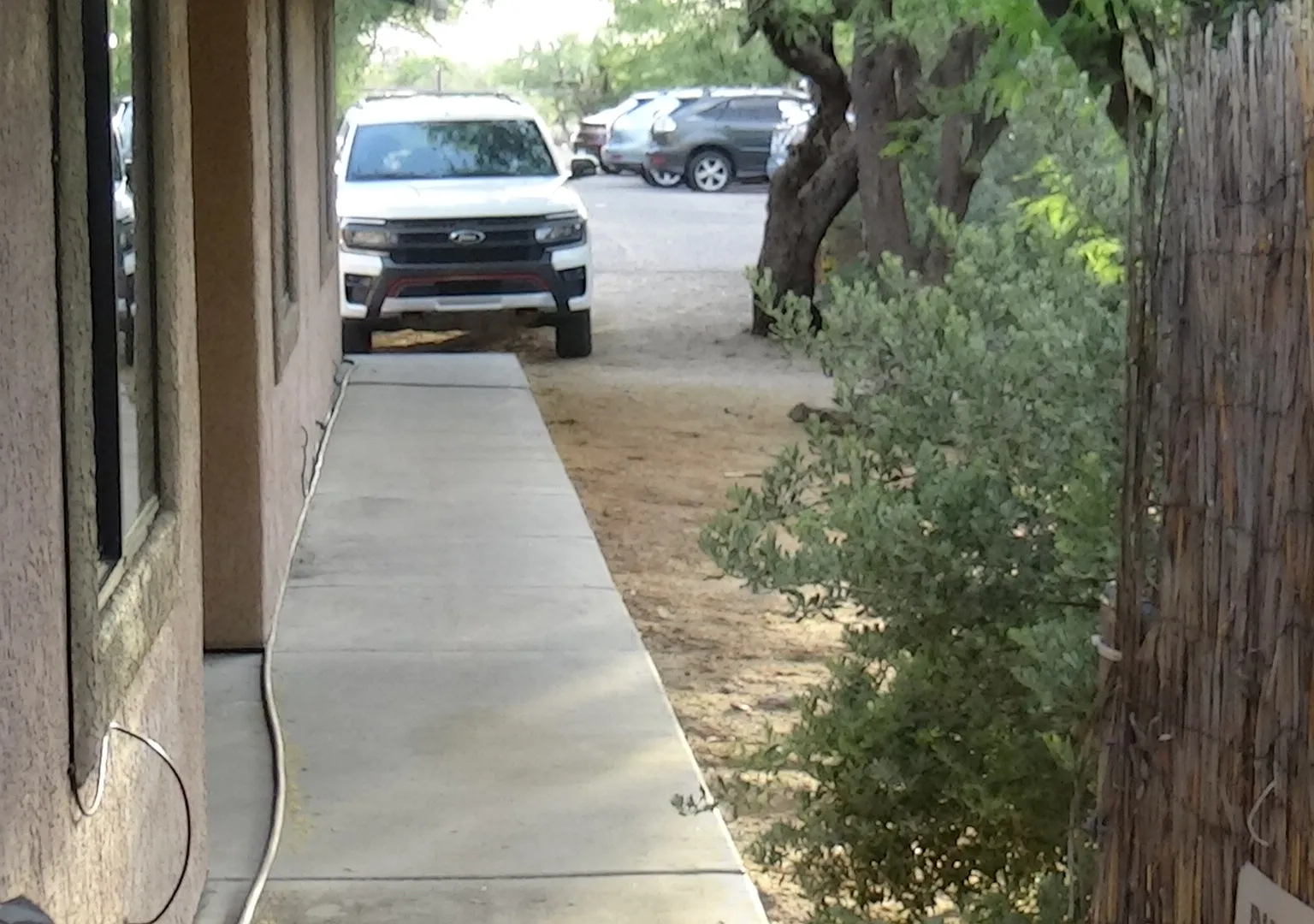 10 bed, 7200 sqft, $1,950 — Photo 2