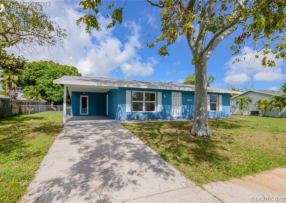 1st image of 472 NE Armory Cir