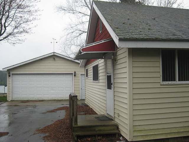 2nd image of 8941 Pickerel Lake Rd