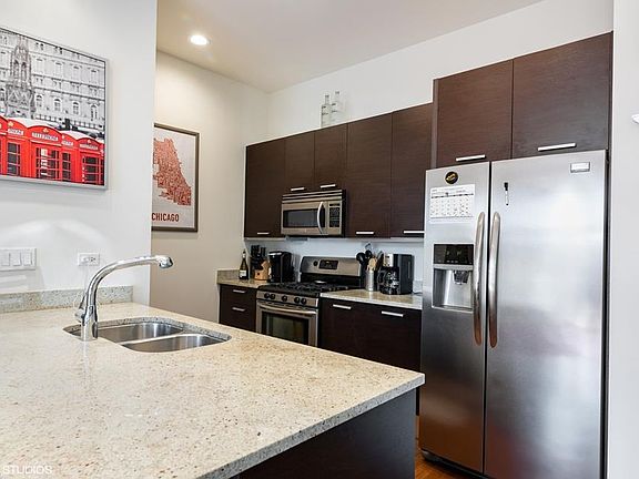 5th image of 1550 W Cornelia Ave #3