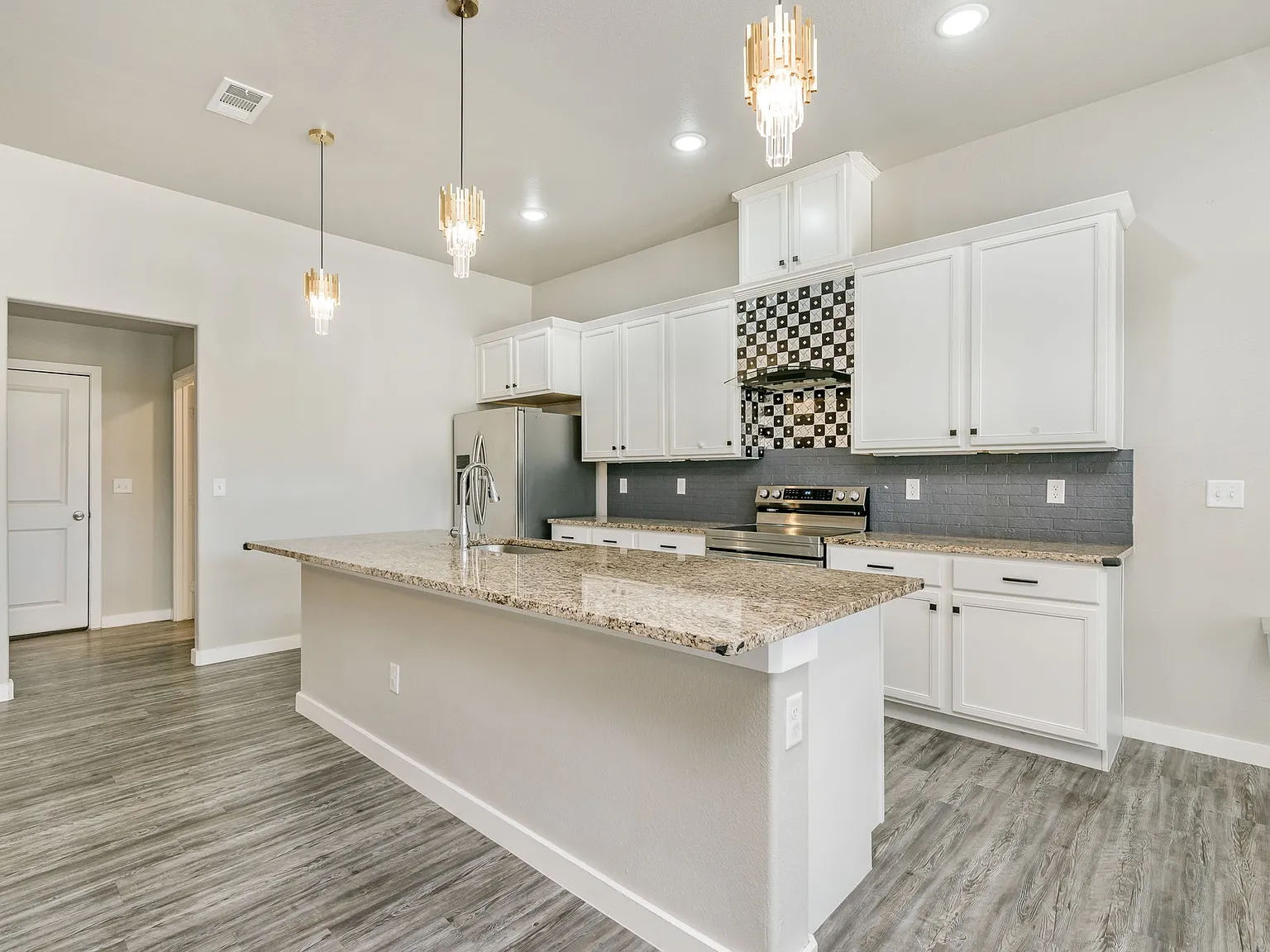 3 bed, 1872 sqft, $2,400 — Photo 4