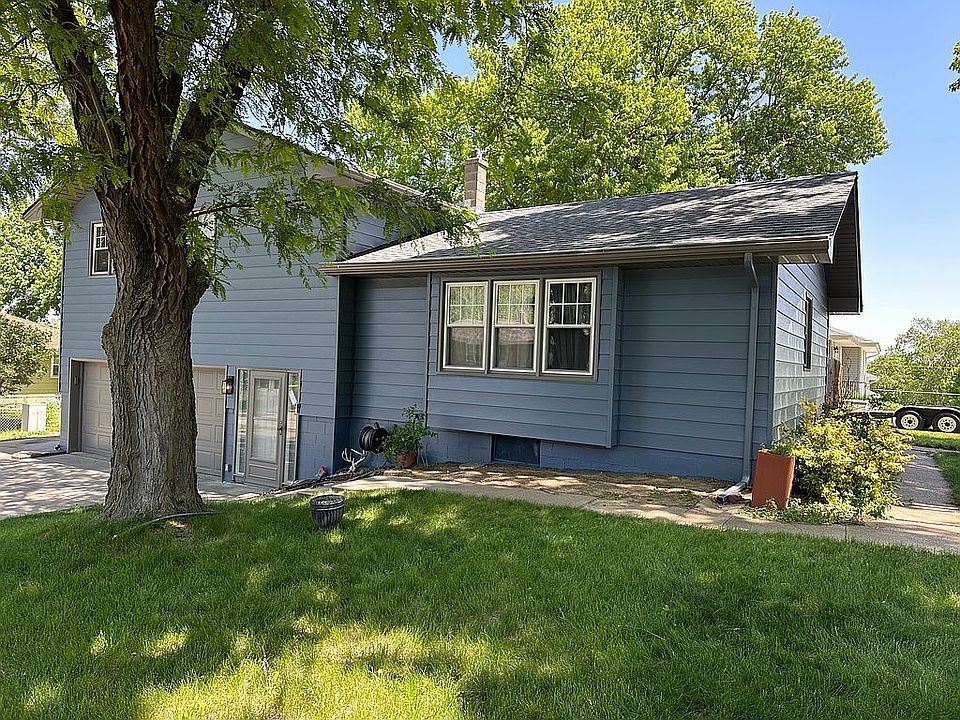1st image of 717 S 113th St