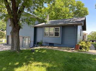 717 S 113th St, Omaha, NE 68154