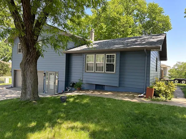 717 S 113th St, Omaha, NE 68154