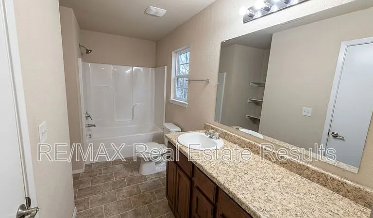 728 67th Ave — Photo 10