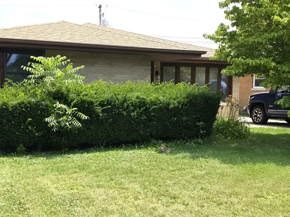 1904 Oakland Ave, Crest Hill, IL 60403