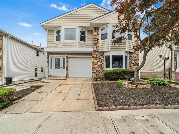 27 Bangor St, Staten Island, NY 10314