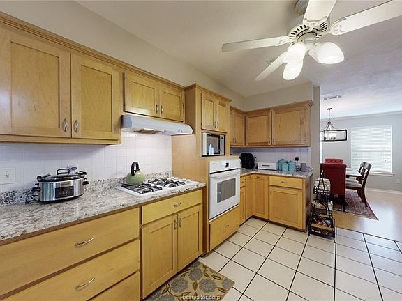 4th image of 312 Woodland Springs Dr