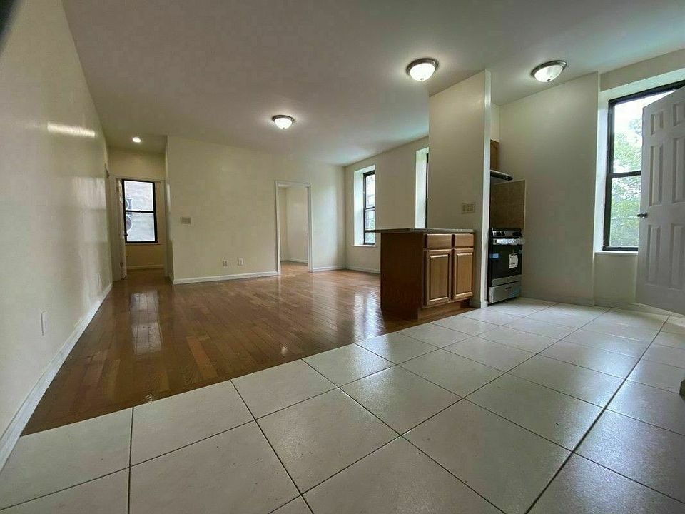 1st image of 19 Pike St #2