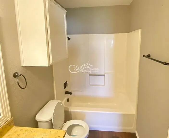 2011 Newton Dr — Photo 4